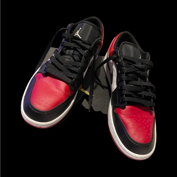 Men’s Jordan 1 Low Bred Toe - Picture 5 of 10